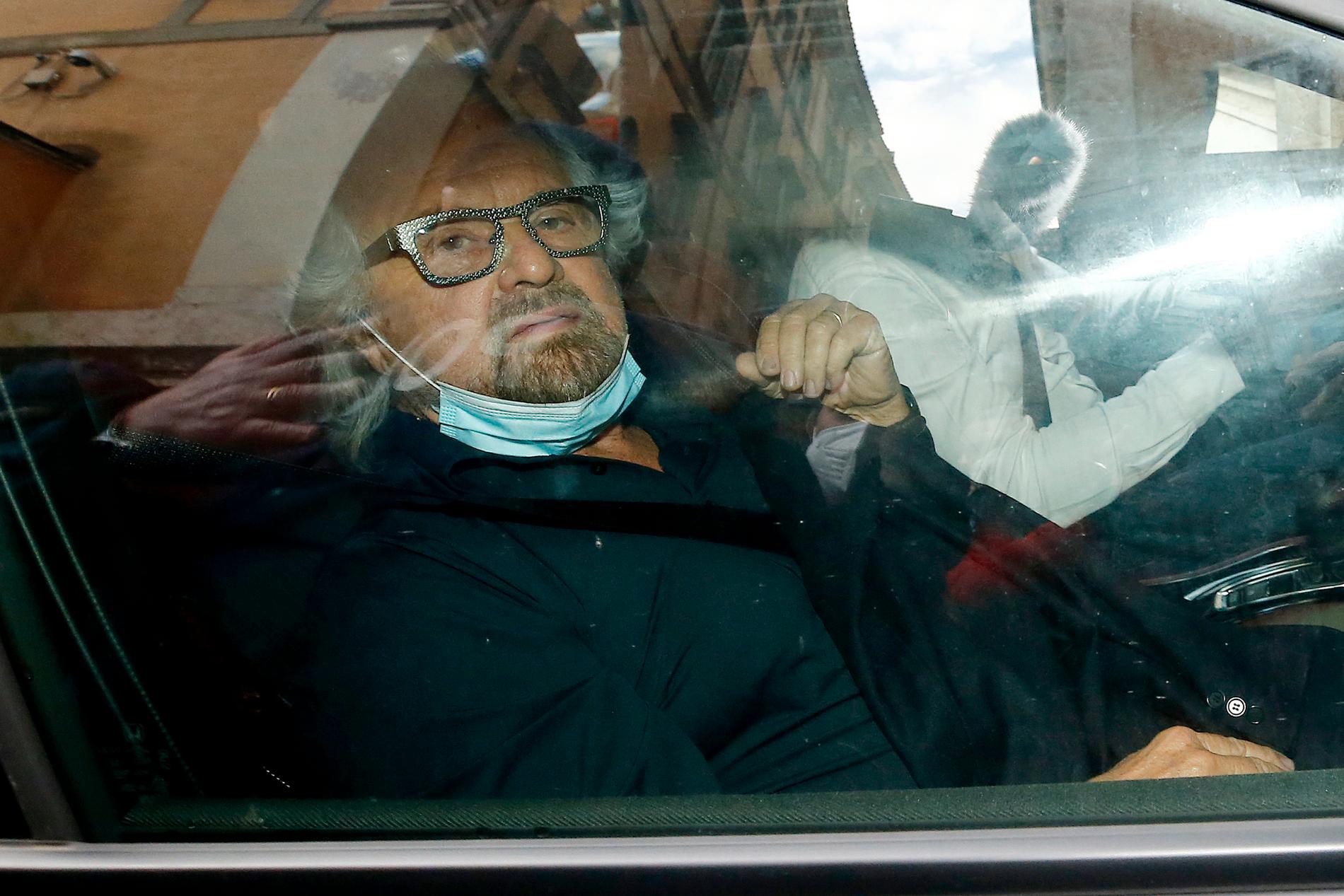 Beppe Grillo, inflytelserik ledare av italienska Femstjärnerörelsen, anländer till ett möte i Rom i februari.
