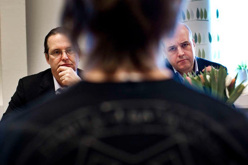 Jobben – viktigaste valfrågan  Under ett arbetsplatsbesök i Enköping i går slog Anders Borg och Fredrik Reinfeldt tillbaka mot Socialdemokraternas kritik. ”Sysselsättningen har ökat”, säger Fredrik Reinfeldt.