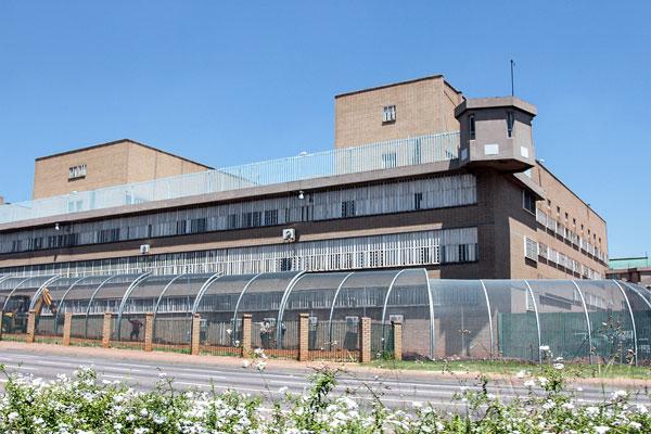 Vy utifrån Pretoria Central Prison där Pistorius kan hamna. Foto: Barcroft Media