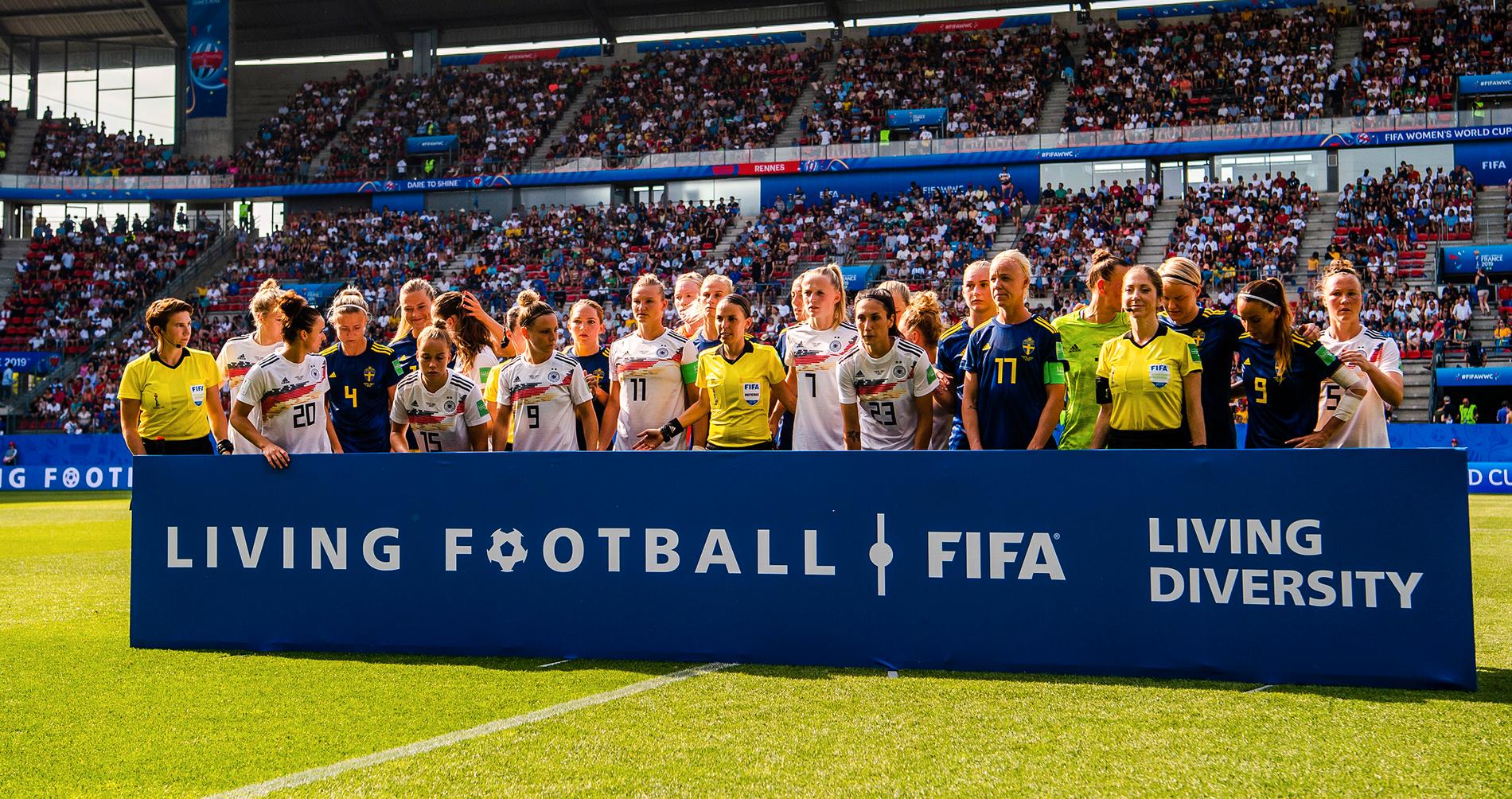 Sverige och Tyskland samlade på bild före kvartsfinalen.