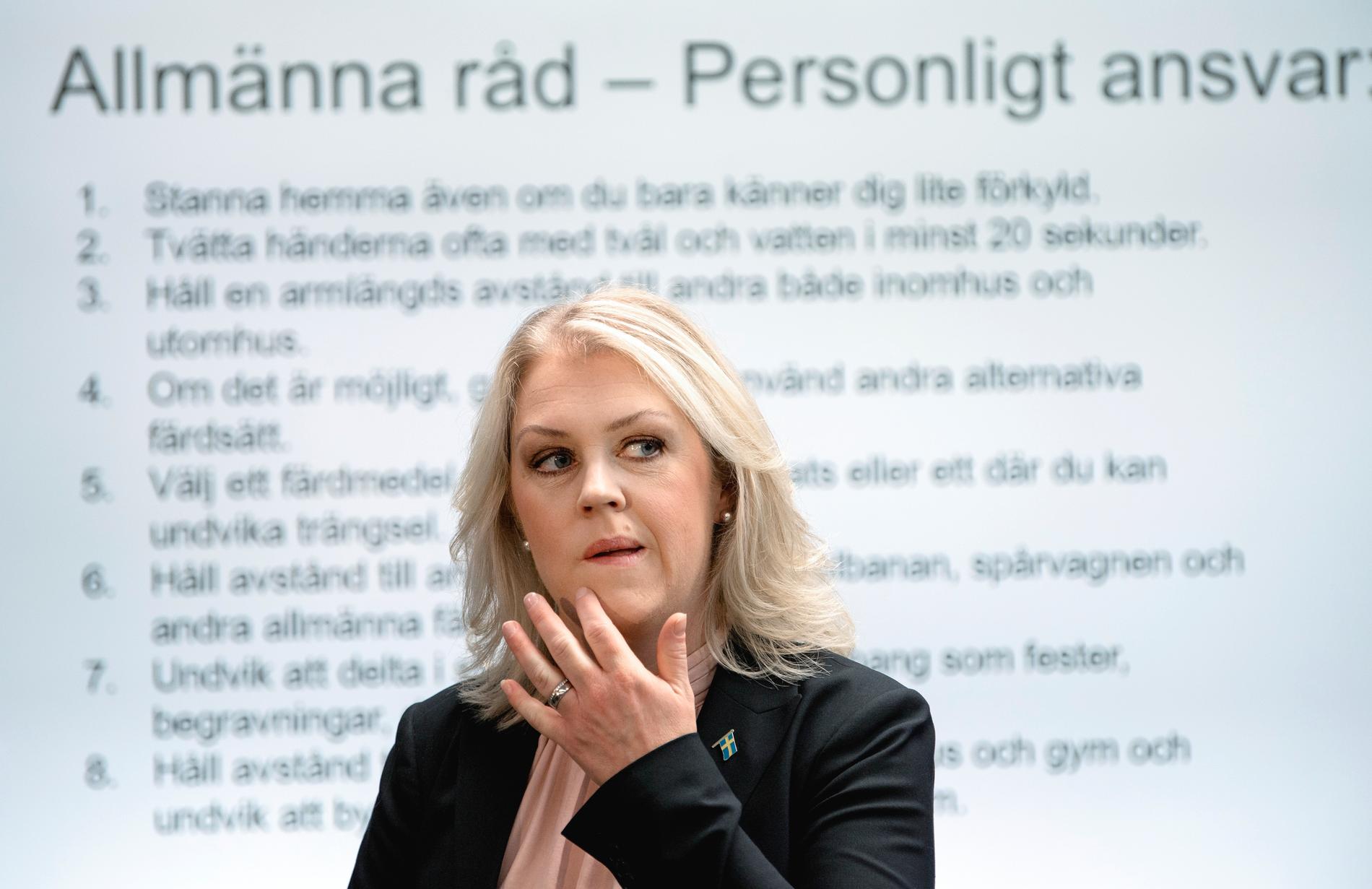 Lena Hallengren under pressträffen.