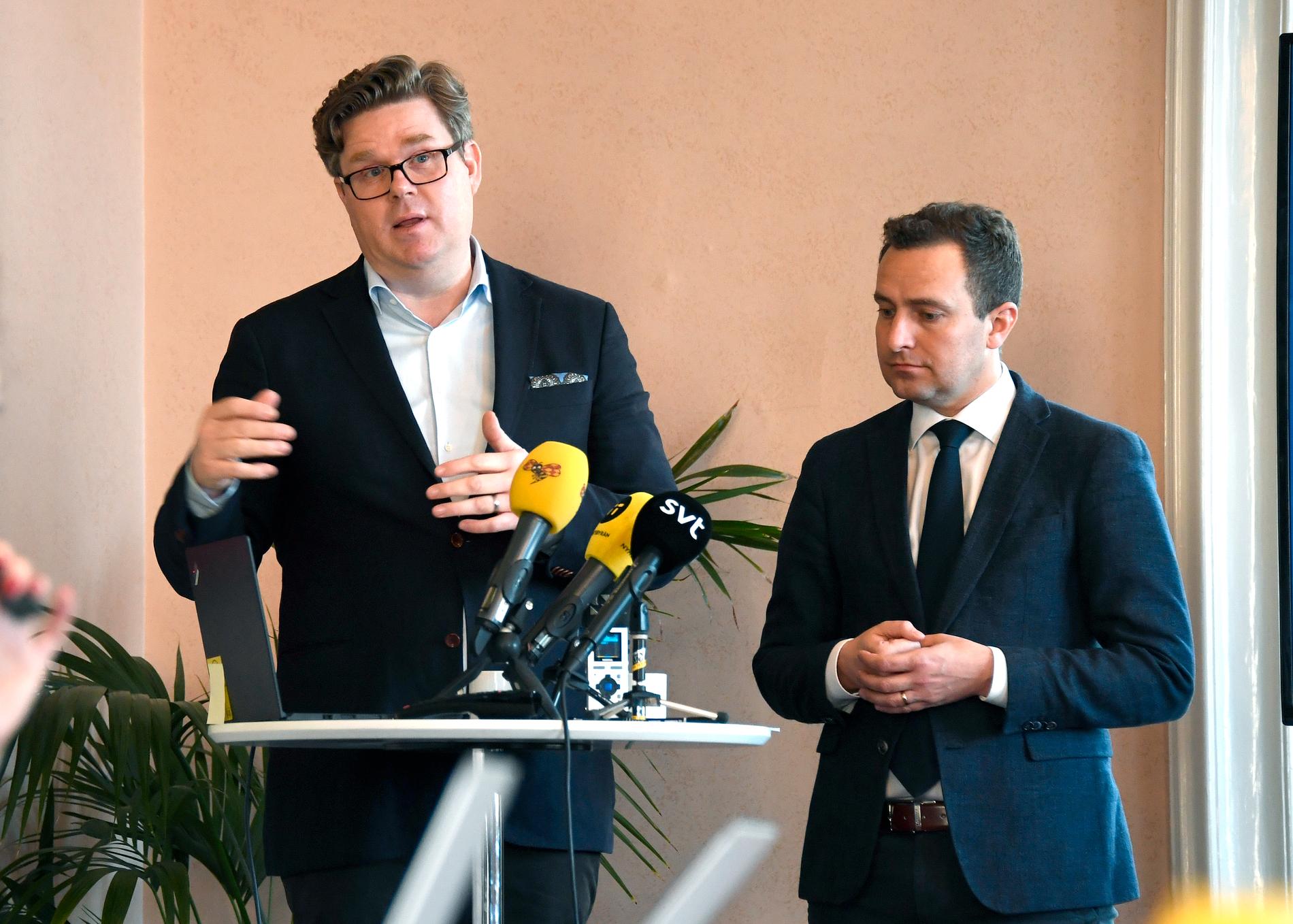 Moderaternas Gunnar Strömmer och Tobias Tobé presenterar partiets förslag om tiggeriförbud.