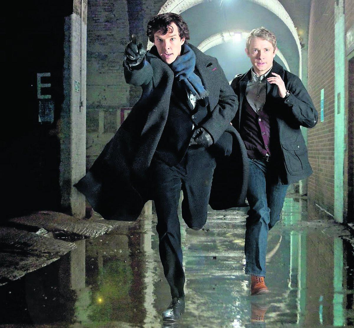 Benedict Cumberbatch och Martin Freeman på språng som den legendariske detektiven Sherlock Holmes och hans följeslagare doktor Watson i BBC:s tv-serie ”Sherlock”.