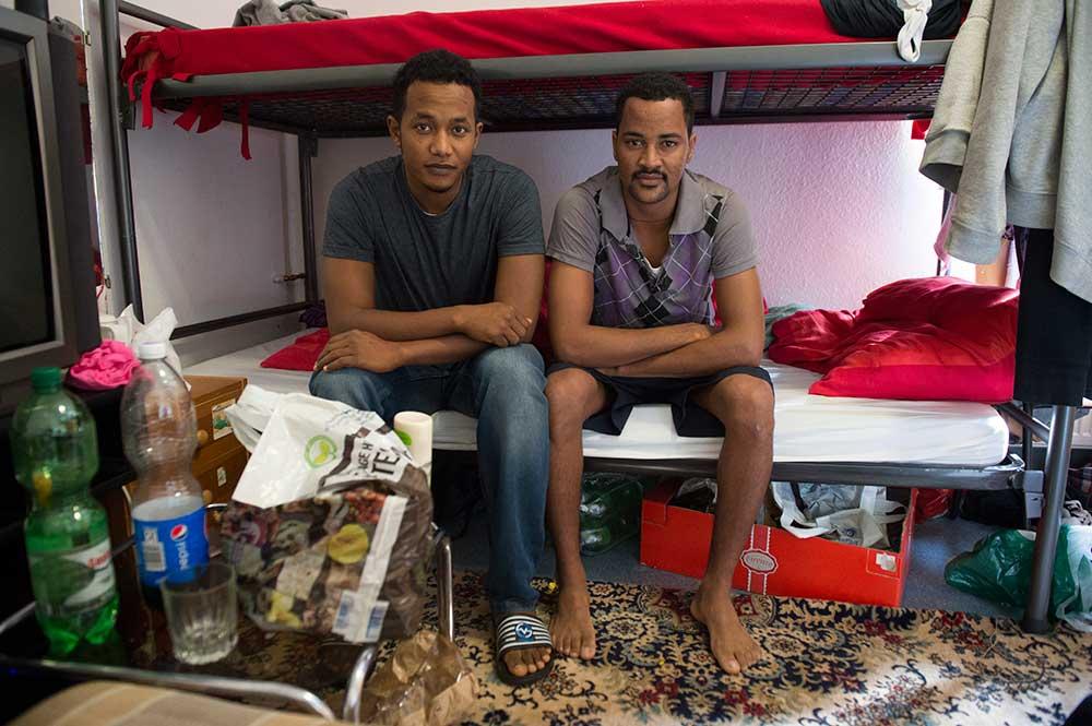 De flydde med båt från Eritrea.