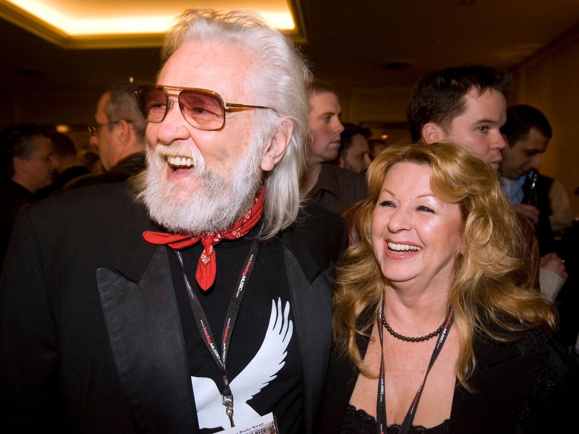 Ronnie Hawkins fotograferad tillsammans med hustrun Wanda på en kanadensisk musikgala i mars 2007.
