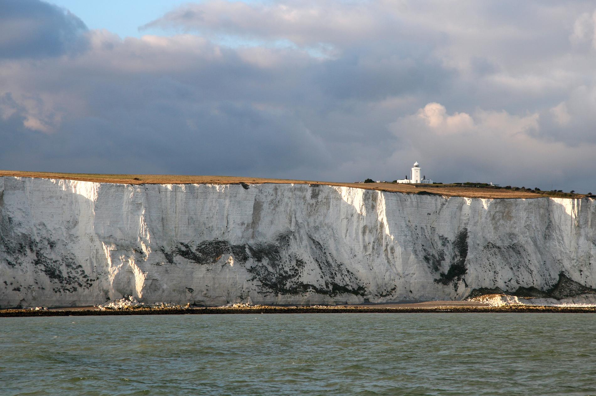 Brexitmotståndaren Antony Hook vill projicera orden ”Vi älskar fortfarande EU” på Dovers vita klippor så att det syns från Frankrikes kust.