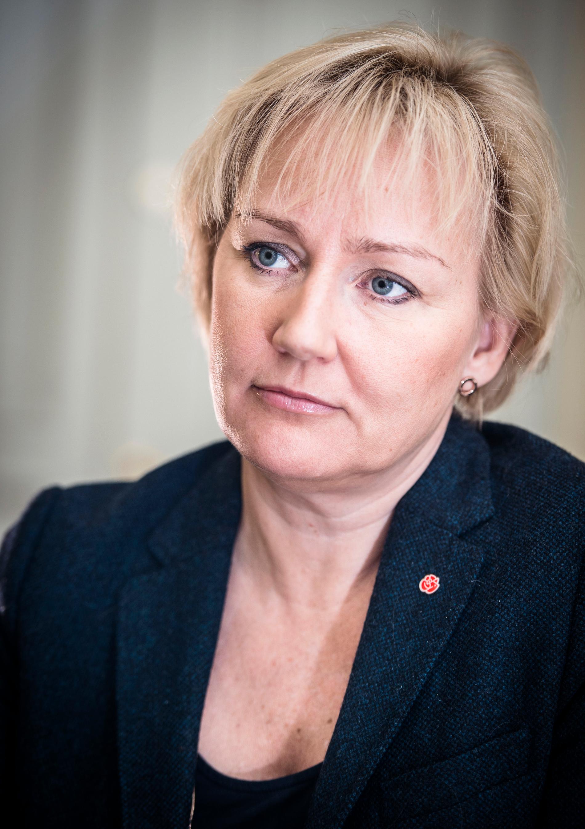 Helene Hellmark Knutsson var minister i den förra regeringen. I den nya regeringen som tillträdde i januari 2019 var hon ersatt. 