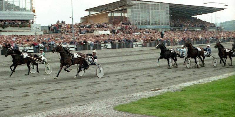 Legolas och Thomas Nilsson vinner före Snack Bar på Åbytravet, 1983