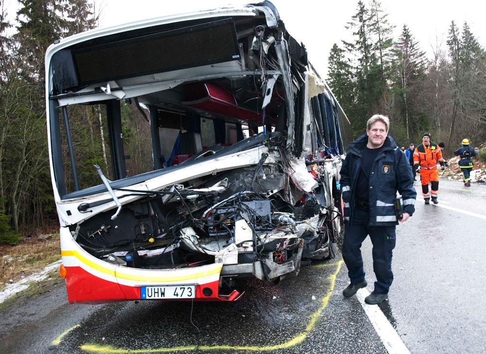 20 personer var inblandade i olyckan, 19 av dem fanns i bussen.
