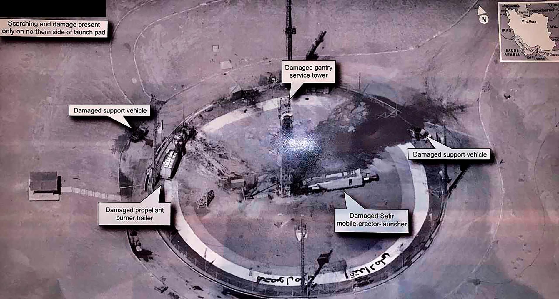 Förödelsen efter en explosion vid en iransk satellituppskjutningsramp. Arkivbild.