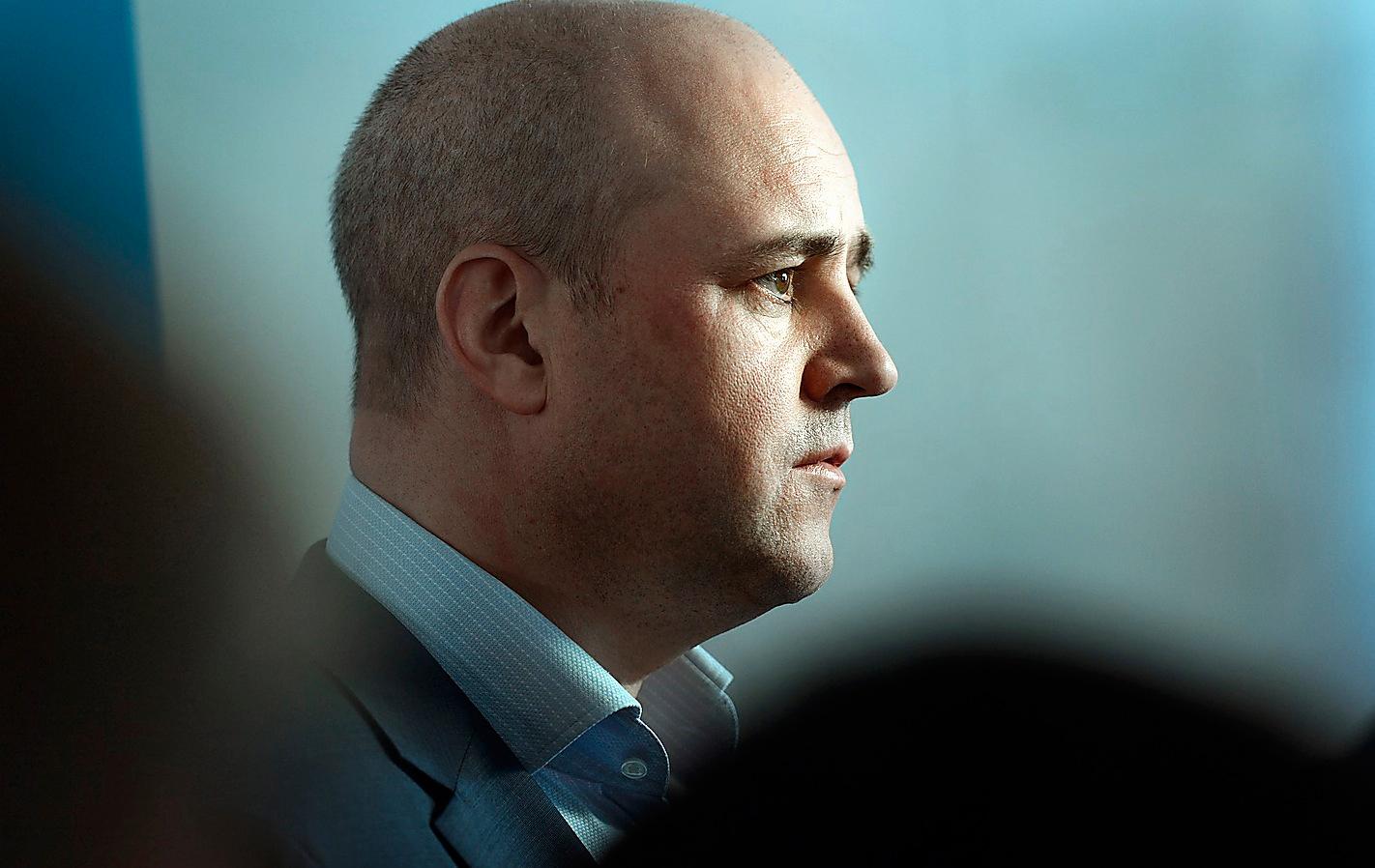 Parallellt universum  Statsminister Fredrik Reinfeldt (M) pratade om fredagsmys och vikten av trygga jobb i Almedalen I går. Men i verkligheten har svenskarna betalat regeringens jobbskatteavdrag med minskad trygghet.