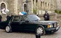 Andra gången Prins Charles gifte sig lämnade han kyrkan tillsammans med Camilla i – en Bentley.