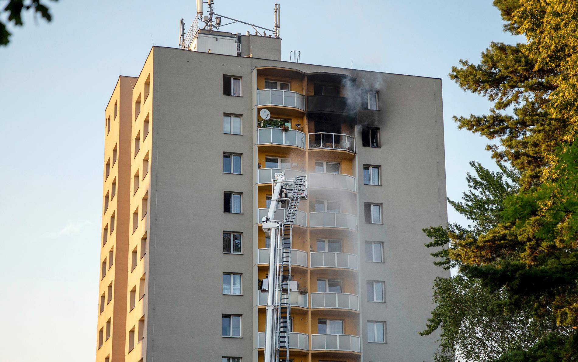 Elva människor har omkommit i branden i tjeckiska Bohumin.