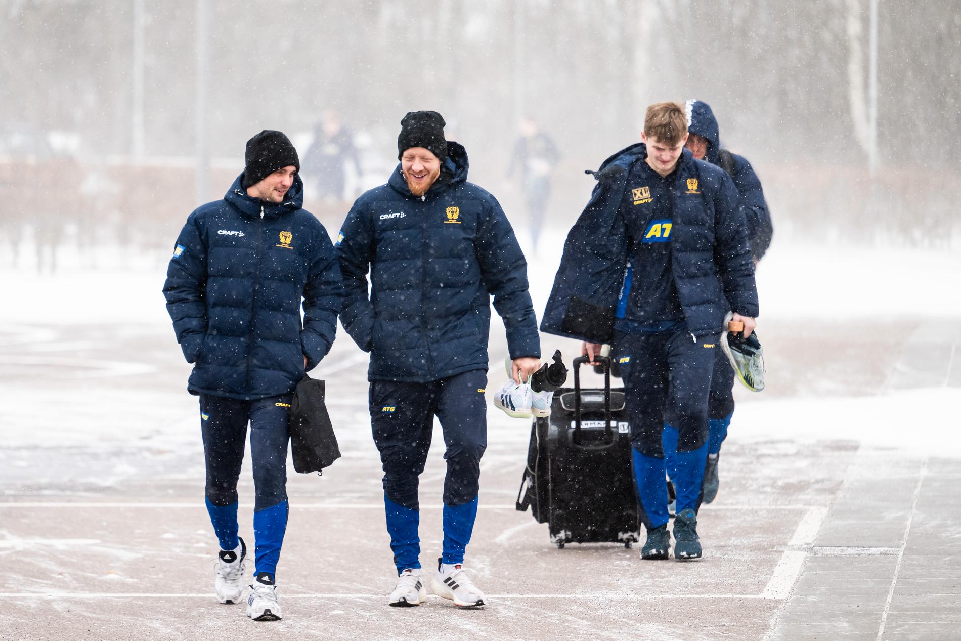 Hampus Wanne och Jim Gottfridsson anländer till en träning med svenska herrlandslaget i handboll 3 januari.
