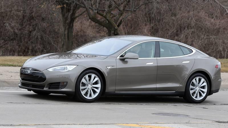 Tesla Model S har autopilot.