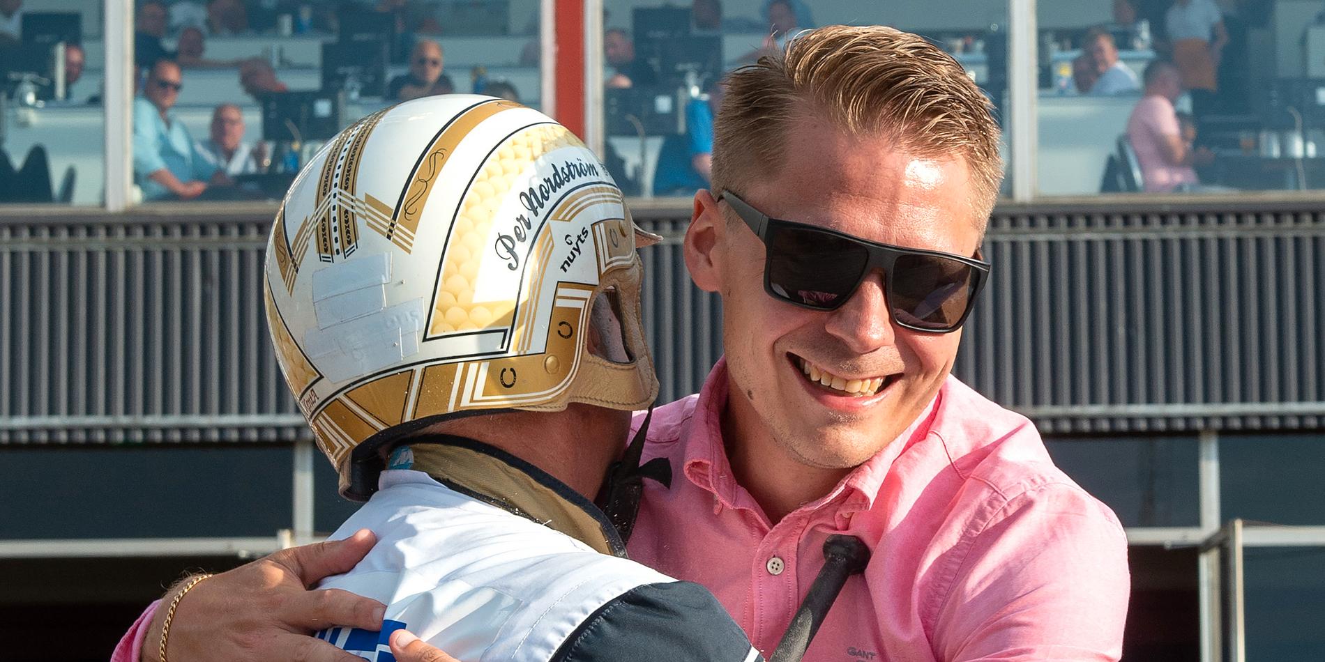 Efter fjolårssegern i Sprintermästaren med Önas Prince var glädjen total för ägaren Richard Nilsson, något han hoppas få uppleva igen under Elitloppet 2022. 