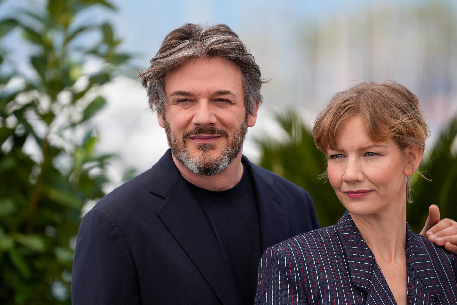 Samuel Theis och Sandra Hüller under filmfestivalen i Cannes där "Fritt fall" belönades med Guldpalmen. Arkivbild.