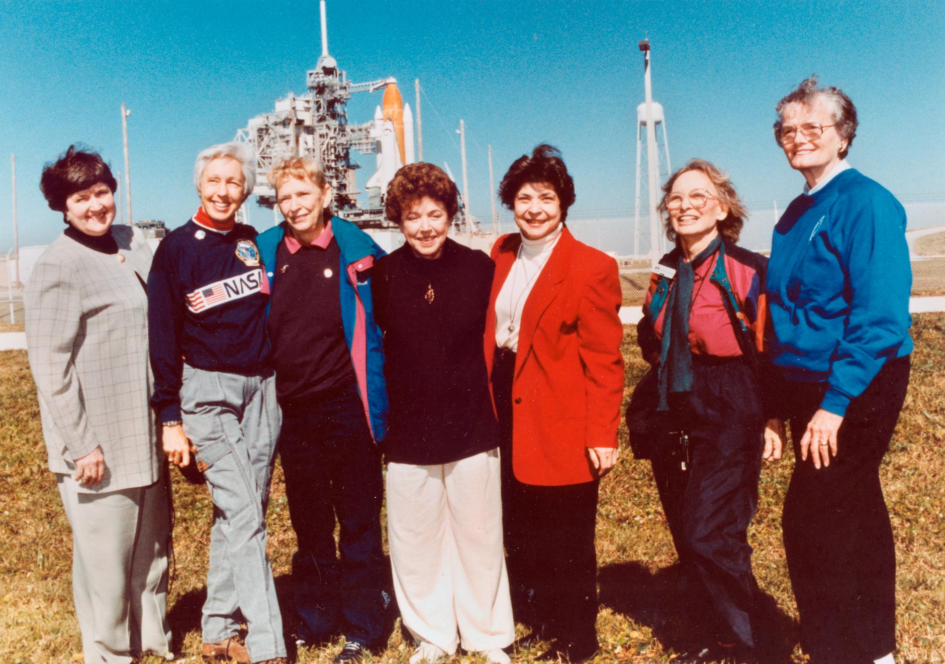 Kvinnorna från Mercury 13 programmet vid en återträff inför en raketuppskjutning 1995. Trots att de var tränade astronauter fick de aldrig resa till rymden. 