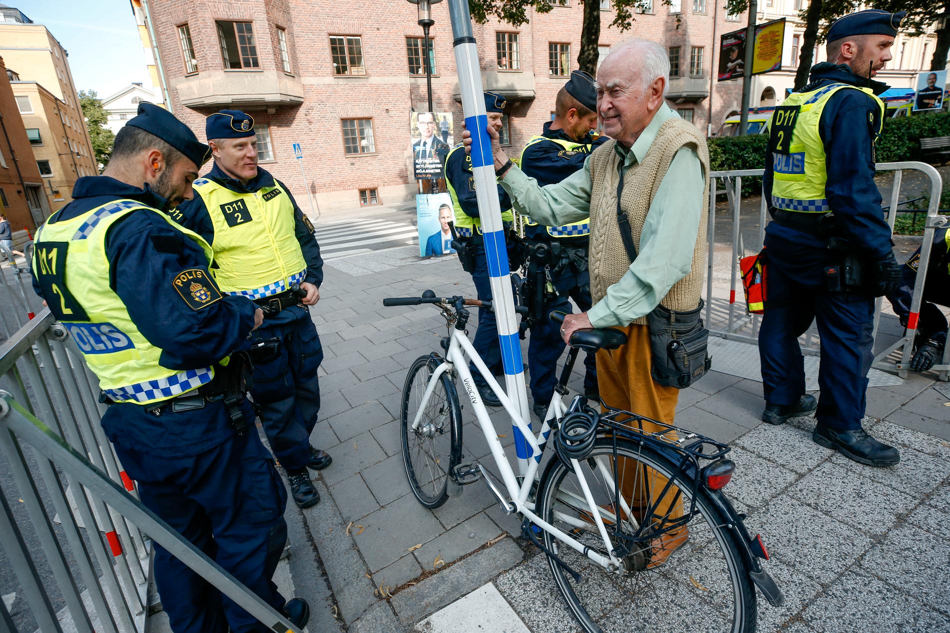 83-årige Kungsholmsbon Roland Nilsson anser att yttrandefriheten är viktig och litar på att polisen griper in om det skulle bli våldsamheter i samband med nazisternas demonstration.