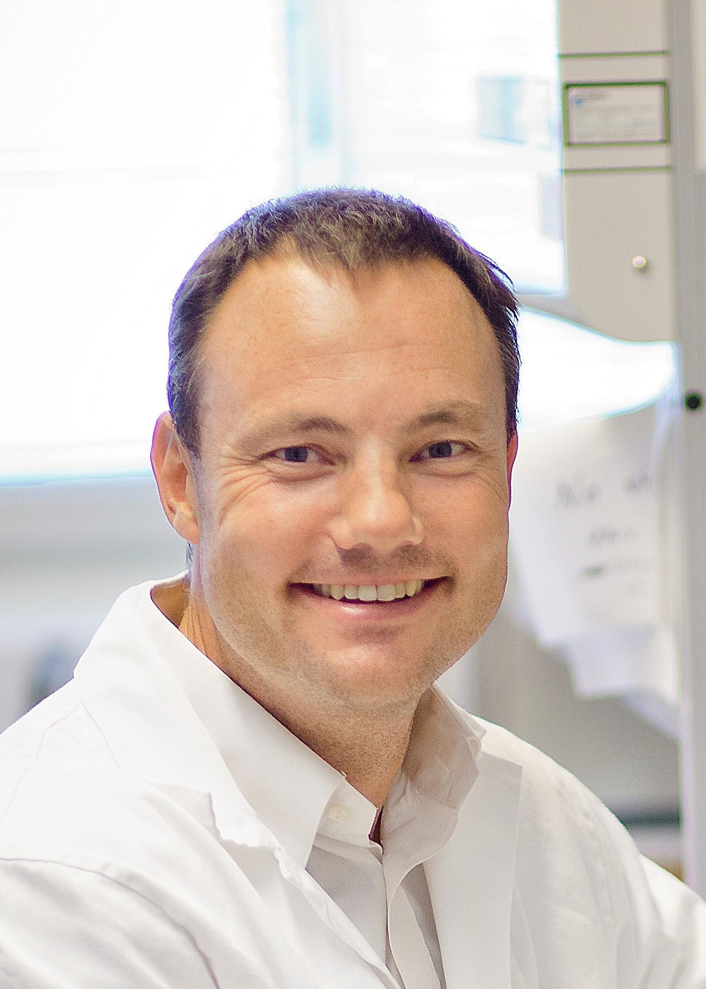 Niklas Arnberg, professor vid institutionen för klinisk mikrobiologi på Umeå universitet.