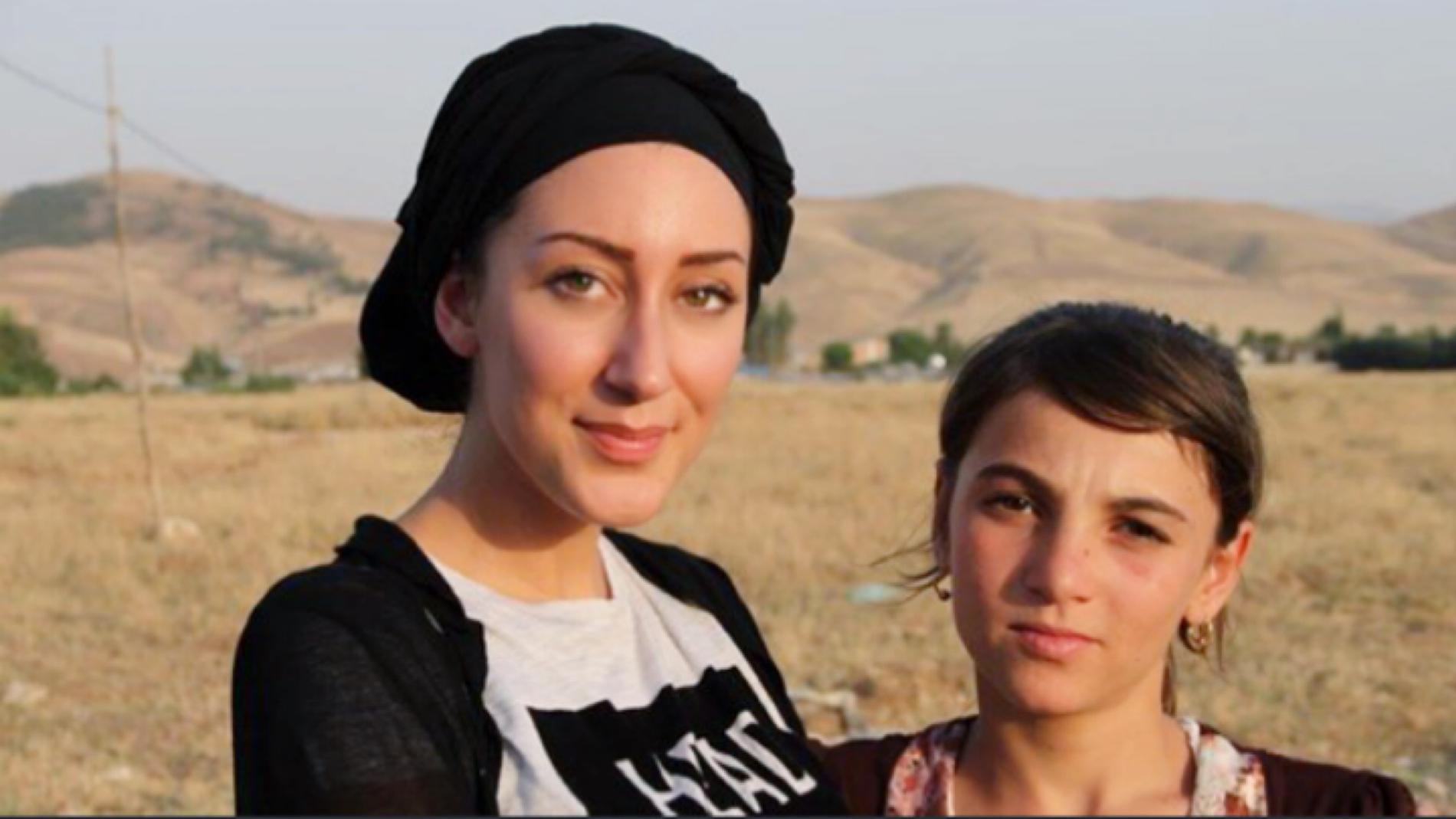 Delal tillsammans med en kurdisk Yezidiflicka som var fånge hos IS i tv år.