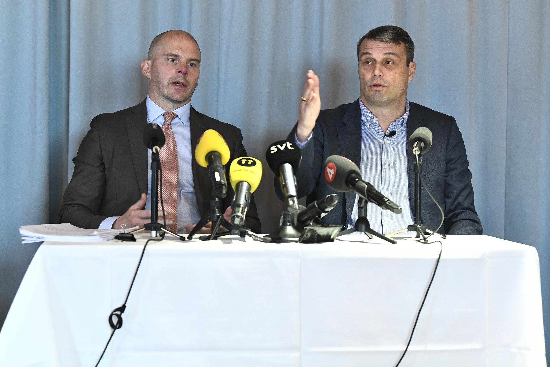 Östersunds FK:s före detta ordförande Daniel Kindberg (th) med sin försvarsadvokat Olle Kullinger i november 2019, då tingsrätten dömt honom till tre års fängelse för grov ekonomisk brottslighet i november 2019.