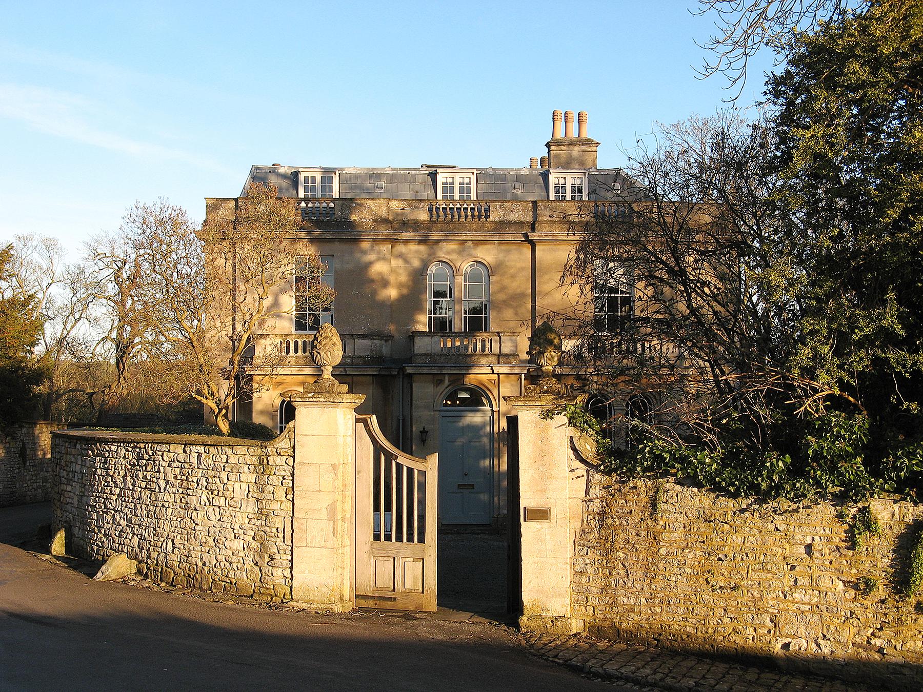 En av hertigdömet Cornwalls egendomar i Newton St Loe, nära Bath. Bilden visar en av grevskapets totalt sju kontorsbyggnader.