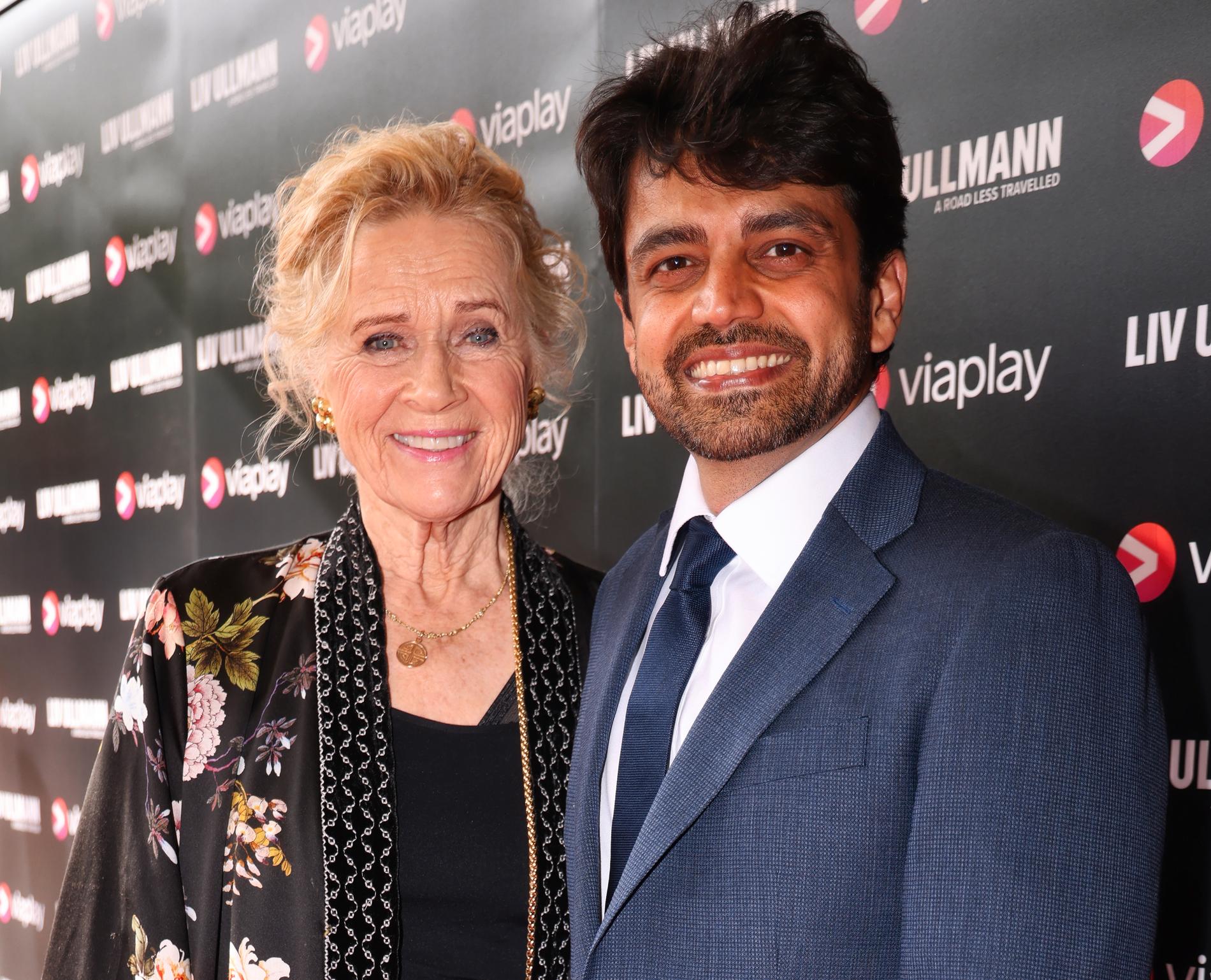 Liv Ullmann och Dheeraj Akolkar på röda mattan i Cannes.