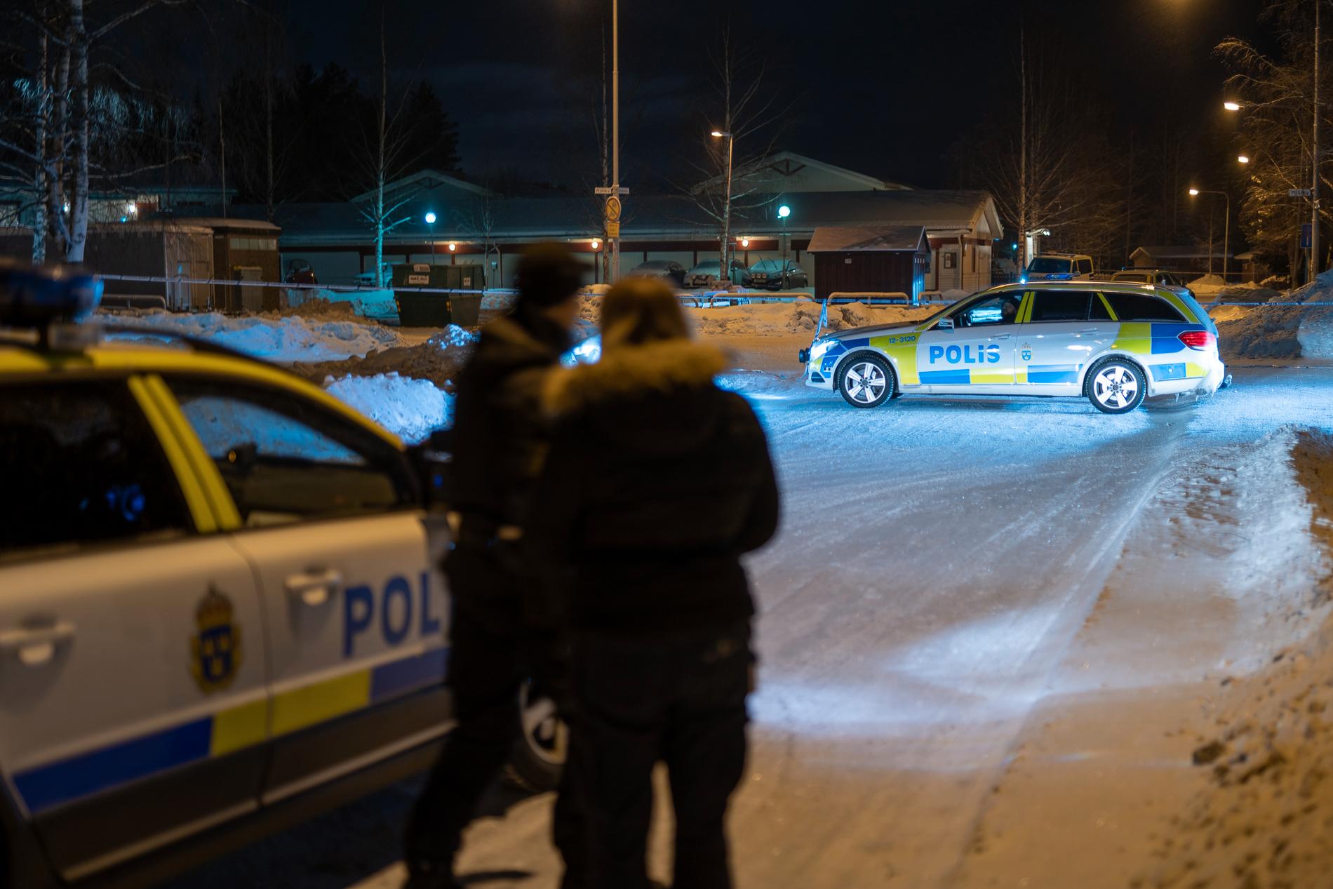 En man sköts till döds och två skadades efter en skottlossning i Östra Ersboda i Umeå.