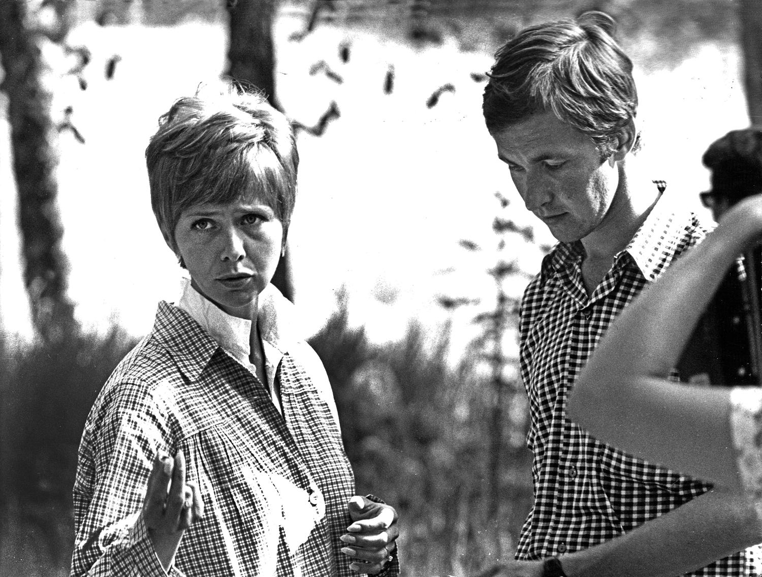 Anita Lindblom och regissören Roy Andersson vid inspelningen av filmen ”En kärlekshistoria” 1969.