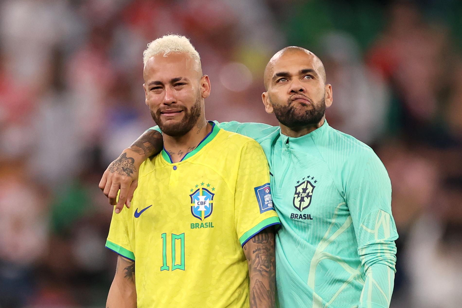 Neymar och Dani Alves deppar i det brasilianska landslaget. 