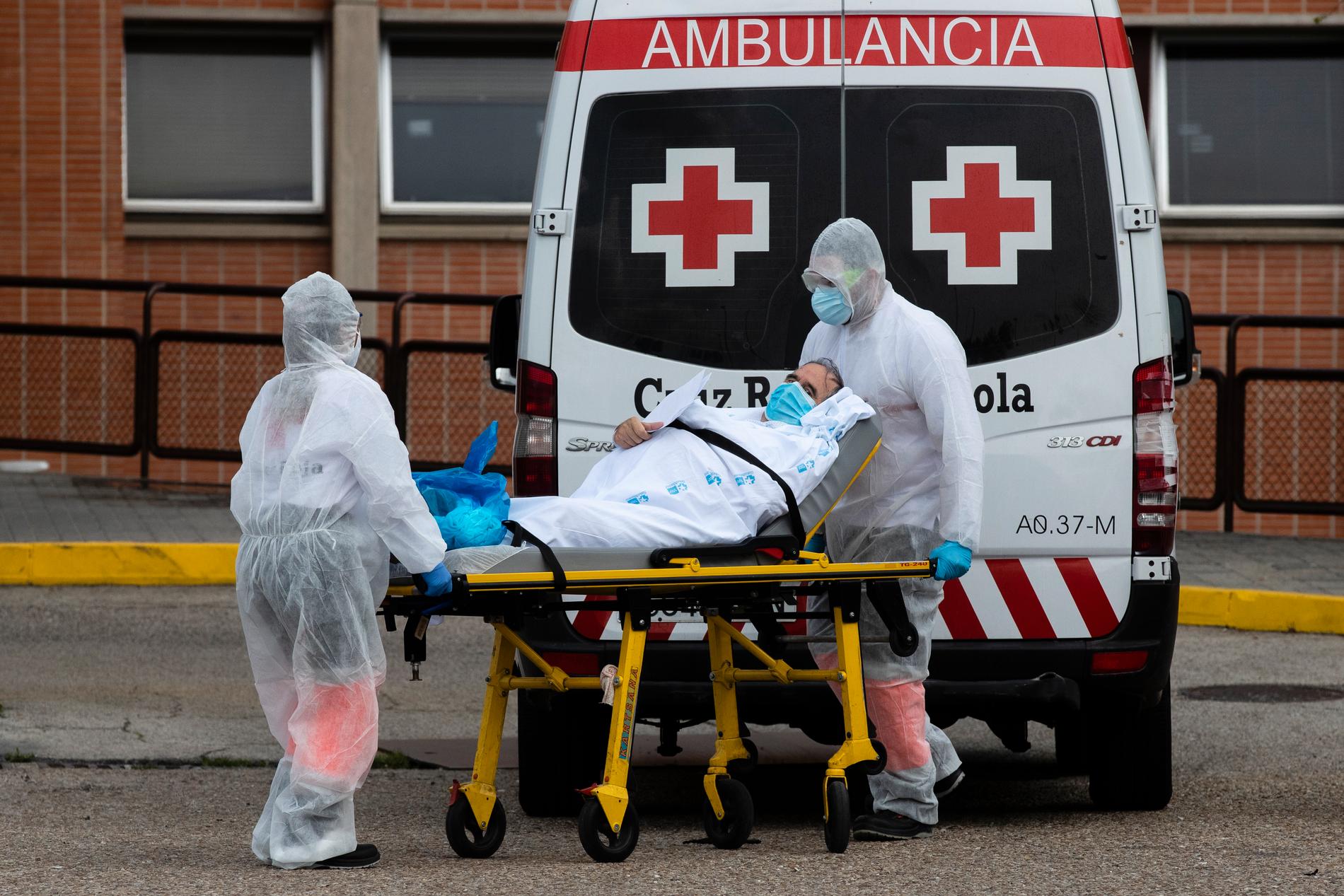 En patient tas in för behandling till Severo Ocho-sjukhuset i Leganés i Spanien.