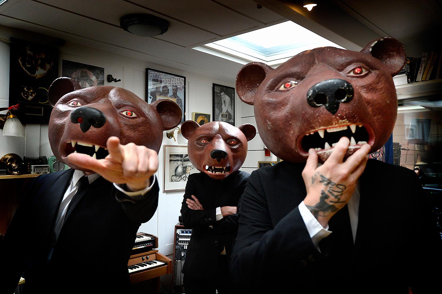 Ibland går teddybjörnarna på kontor i slips och kostym.