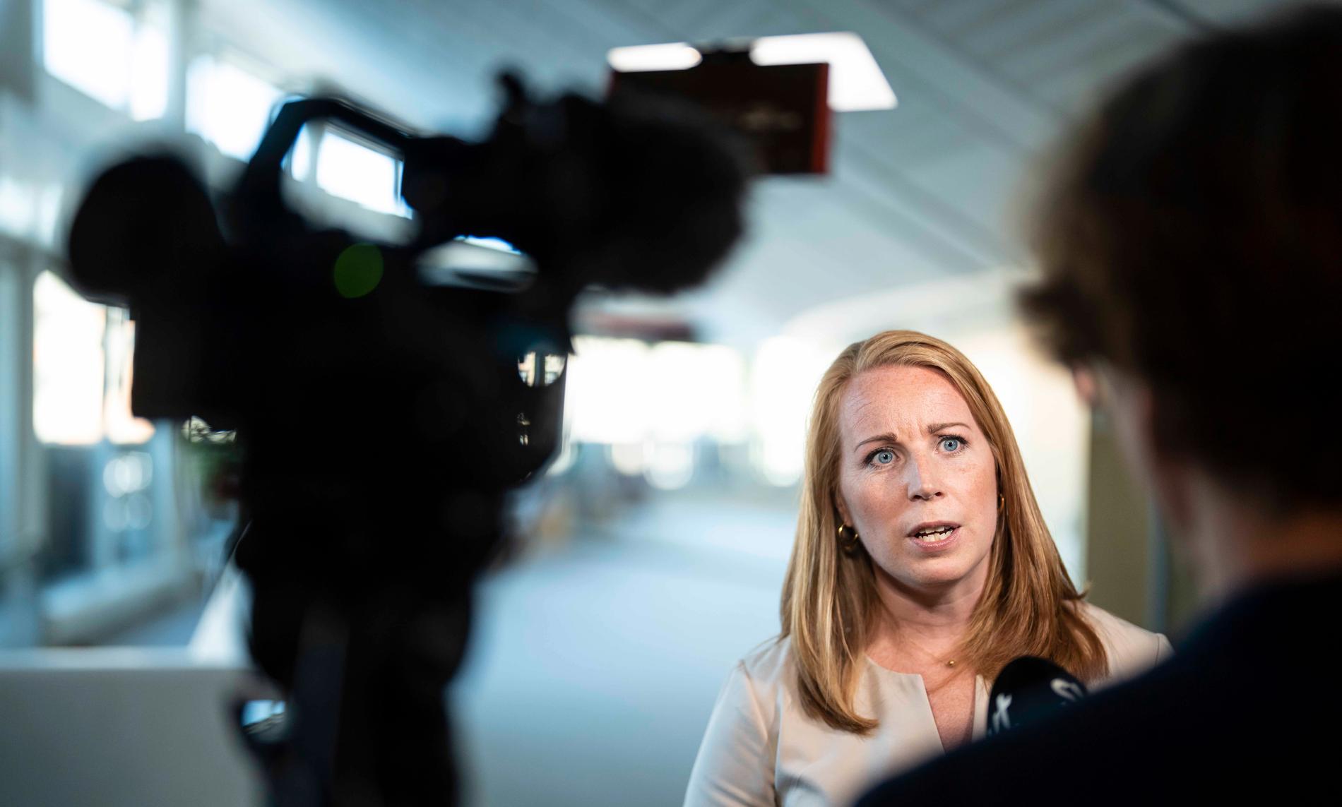 Annie Lööf står fast vid att begränsa Sverigedemokraternas inflytande i svensk politik.
