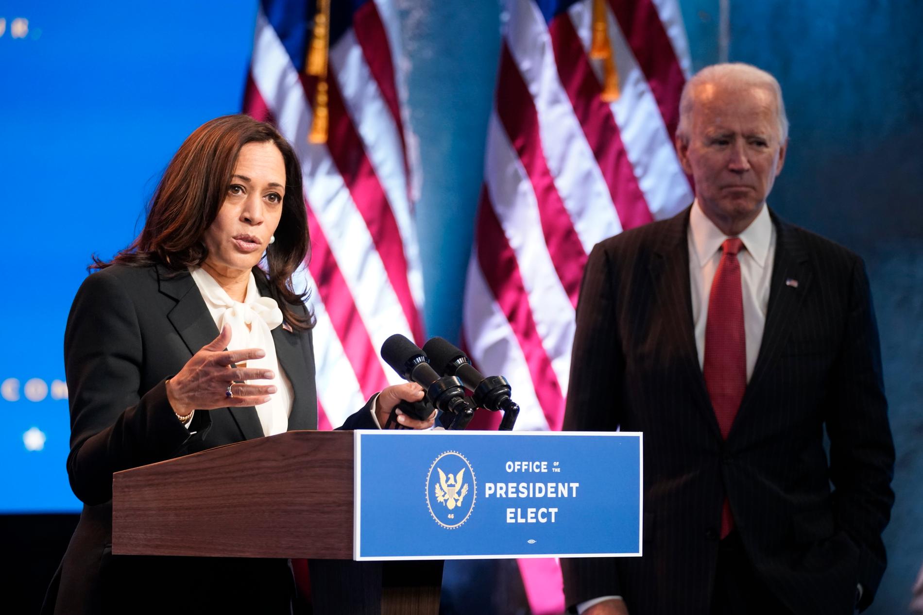 Tillträdande vicepresidenten Kamala Harris tillsammans med tillträdande presidenten Joe Biden.