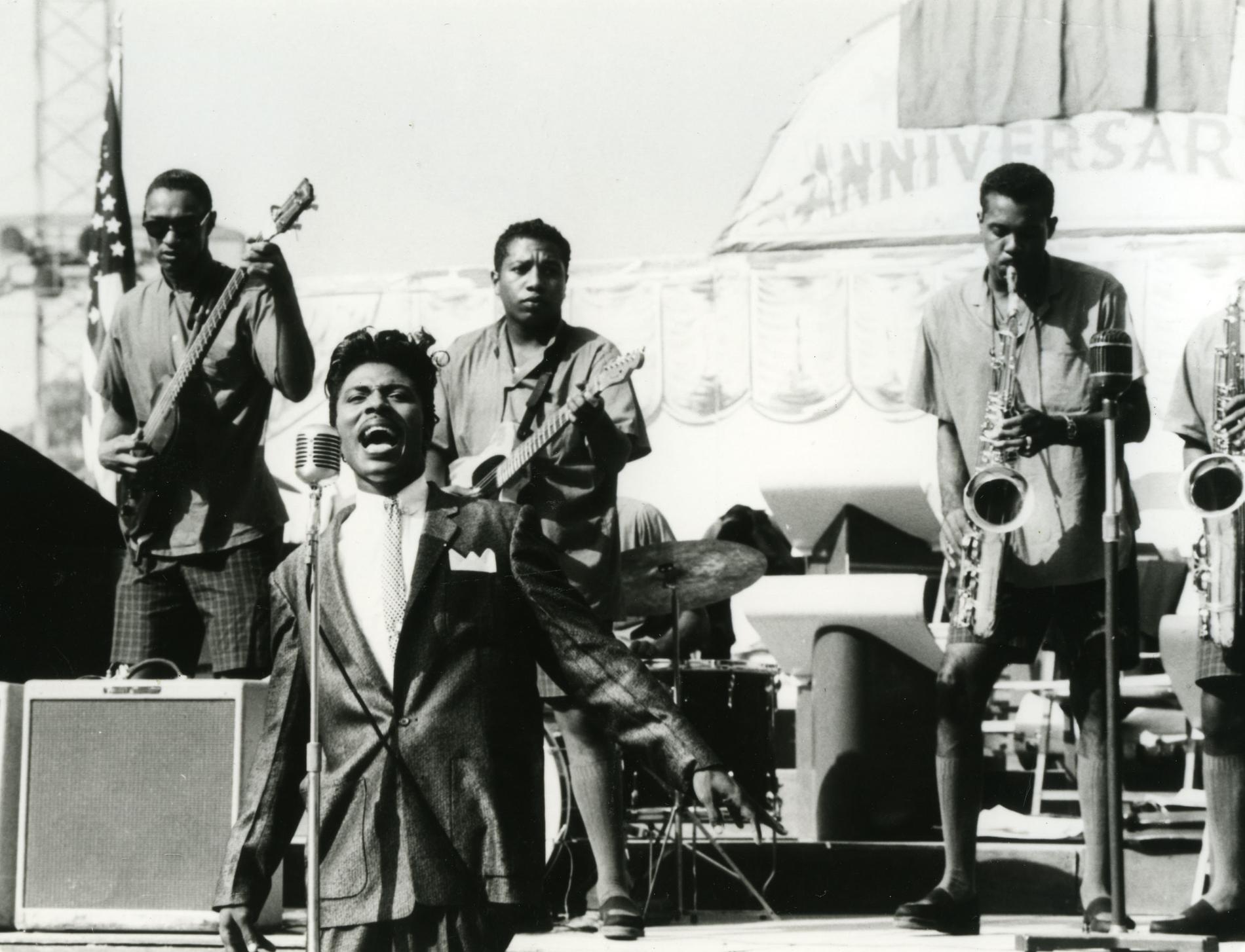 Little Richard uppträder på Wrigley Field i Chicago 1956. Pressbild.