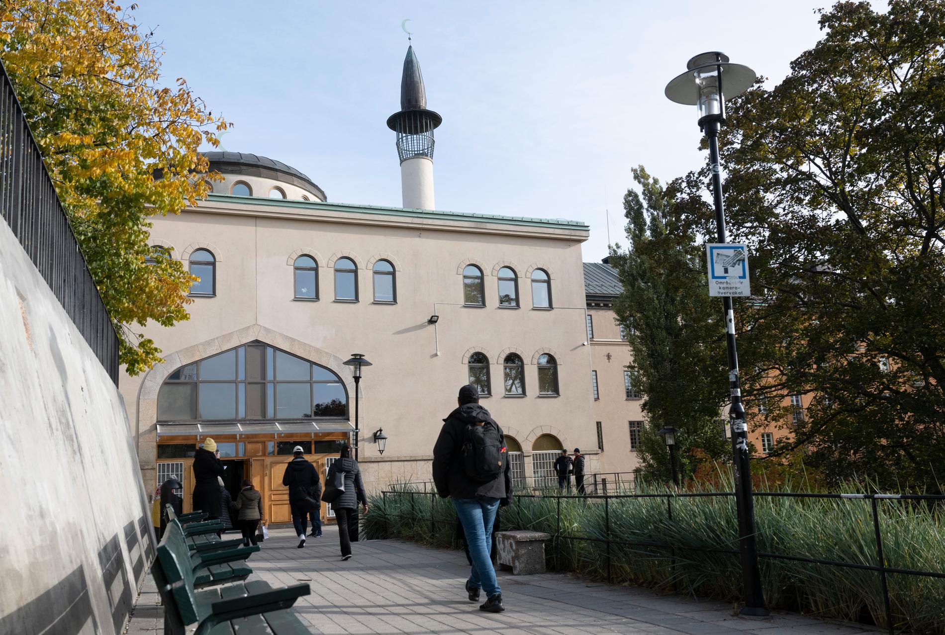 Åkesson har öppnat för att riva vissa moskéer. 