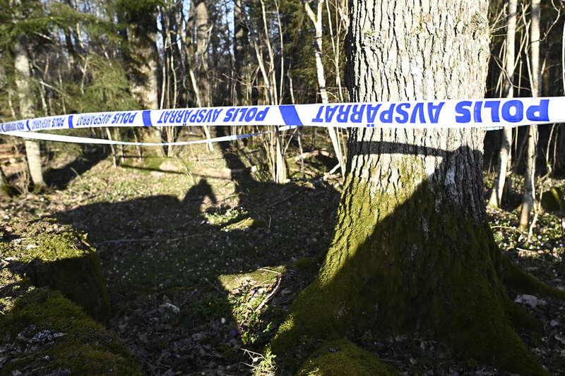 En man hittades död i sitt hem i Eksjö, varpå polisen inledde en förundersökning om mord. 