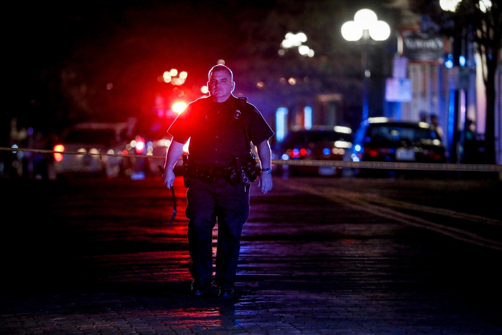 Tio personer, inklusive skytten, har dödats i ännu en masskjutning i USA.