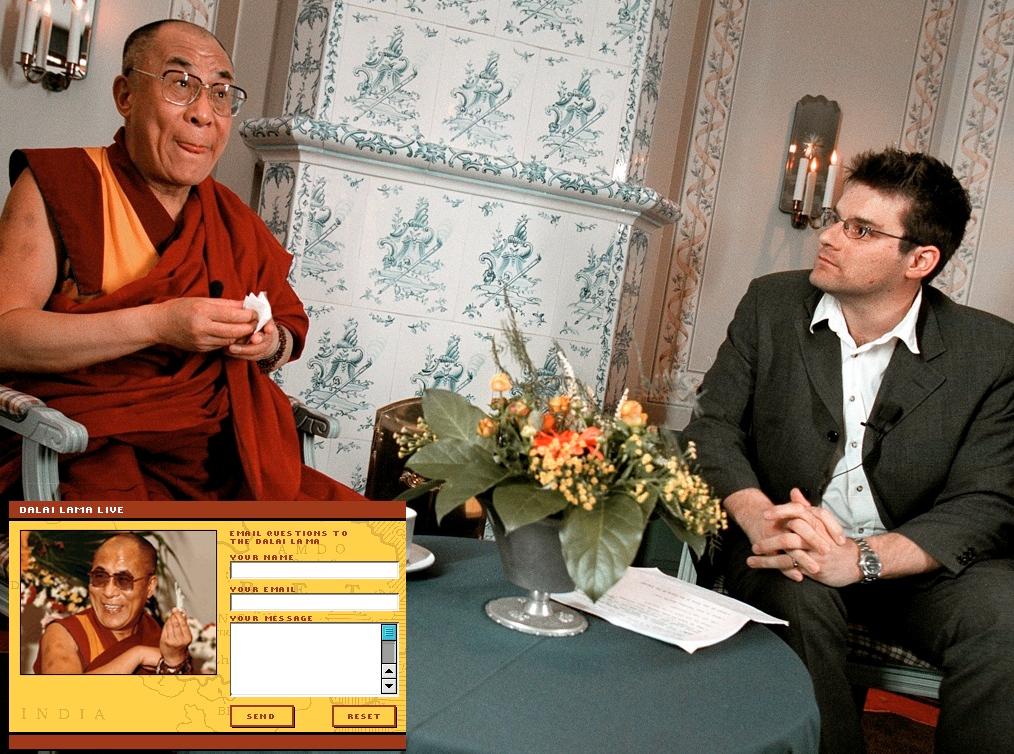 Dalai Lama tv-chattade med Aftonbladets läsare. På bilden syns också Jan Helin, Aftonbladets nuvarande chefredaktör.