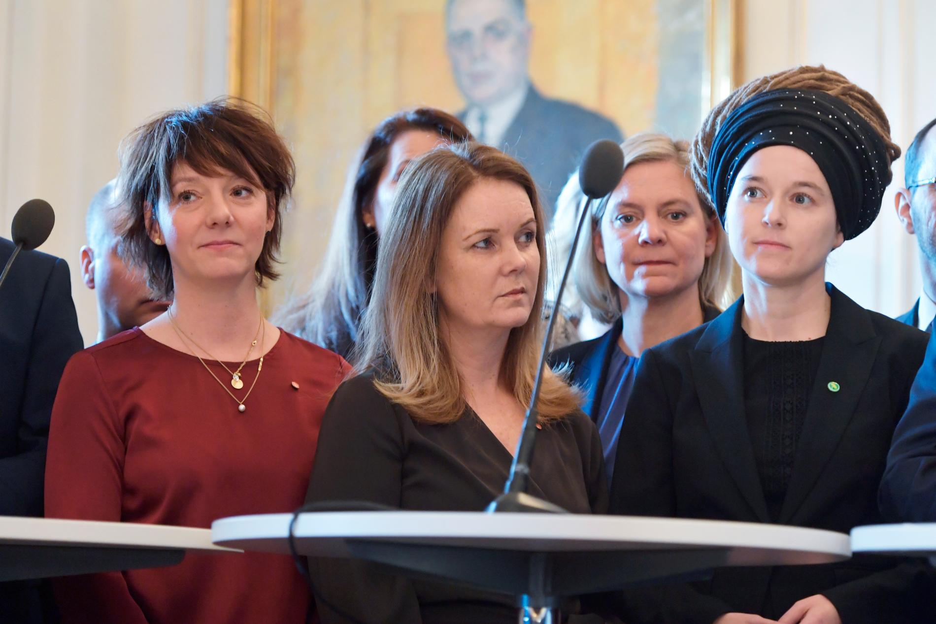 Jennie Nilsson, i mitten, är en av de nya ministrarna.