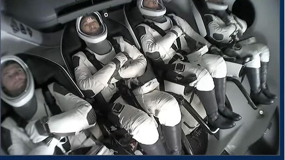 Marcus Wandt och de övriga tre astronauternas har landat på jorden. Bild från Axiom Spaces webbsändning. Pressbild.