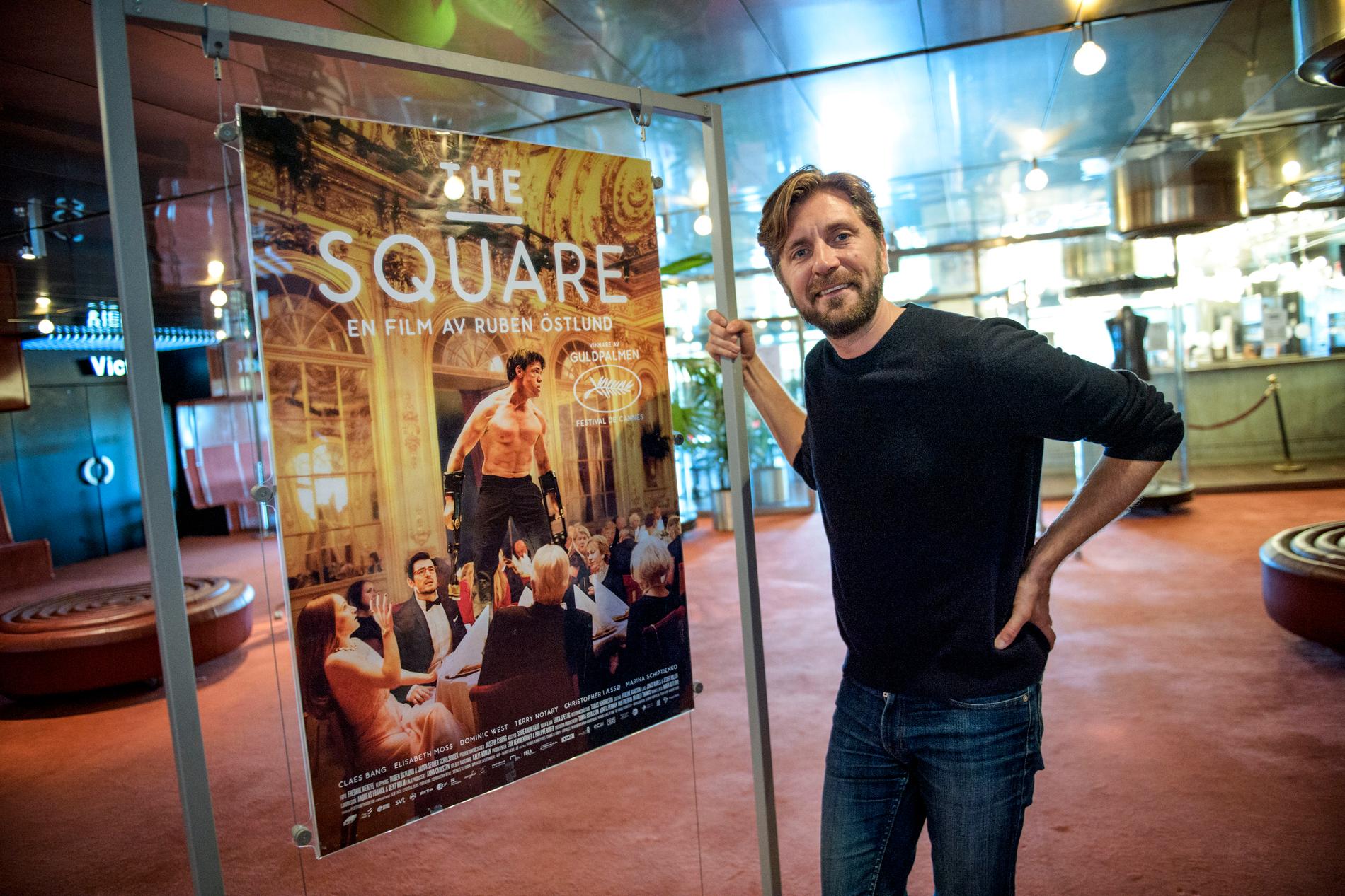Ruben Östlund och Kalle Bomans konstverk ”Rutan” inspirerade till filmen ”The Square”. Nu fyller rutan tre år.