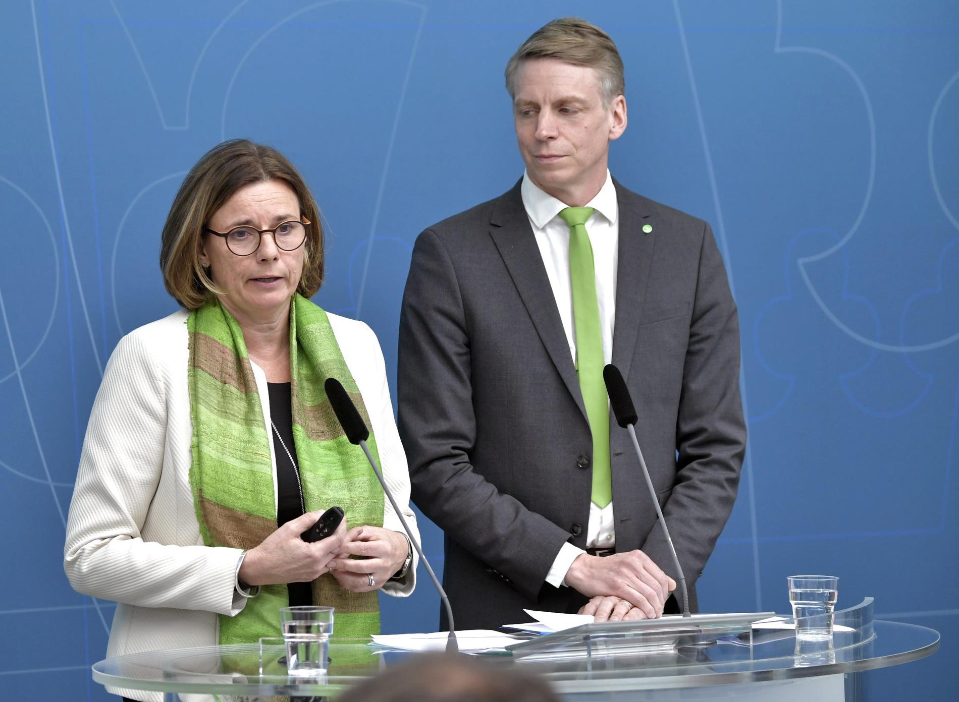 Isabella Lövin och Per Bolunds Miljöpartiet är bland de stora vinnarna, menar statsvetarna. 