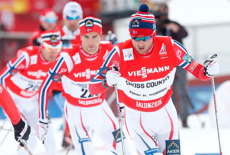 Det norska laget, med Petter Northug i spetsen, tränar inför sprinten i Falun. Alla vill de undvika att hamna i kvartsfinal 4.