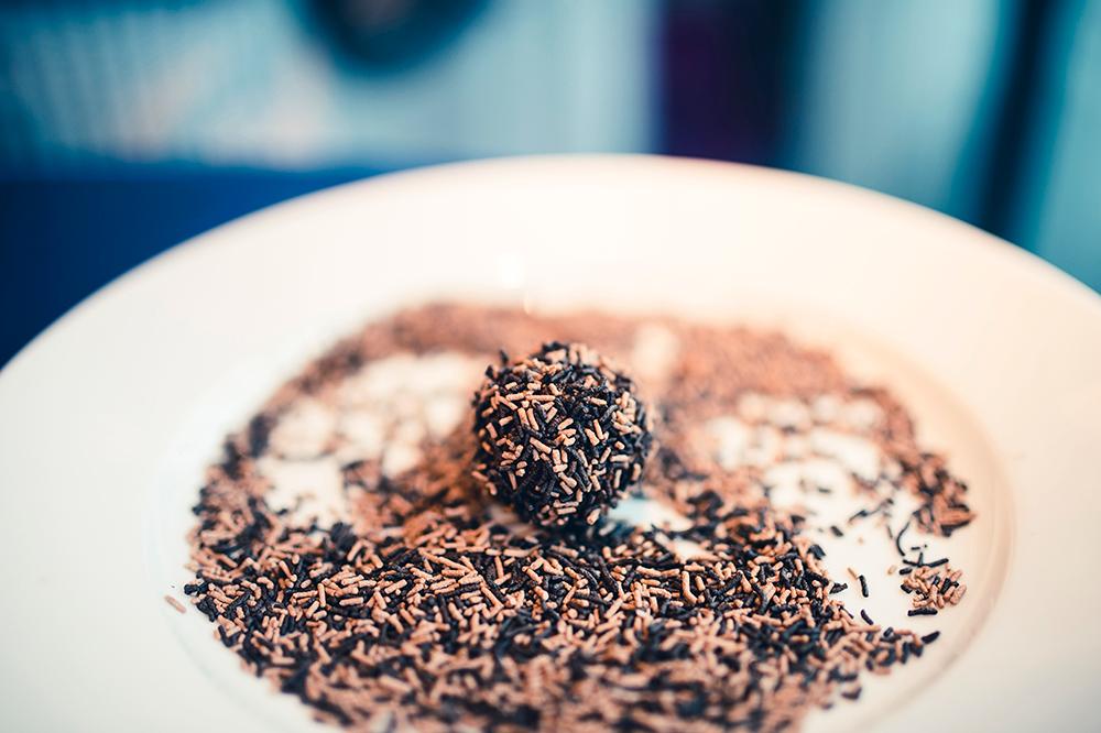 Nougat-chokladbollar – med chokladströssel 