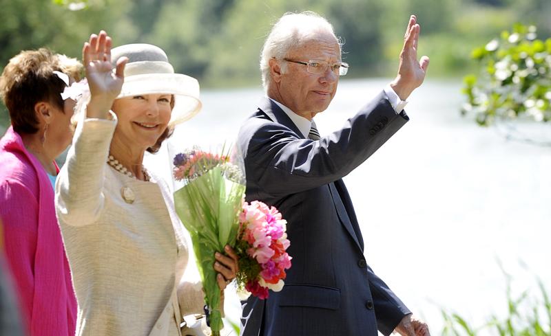 Ute på vift Kungen och drottningen firade årets nationaldag i Eslöv.
