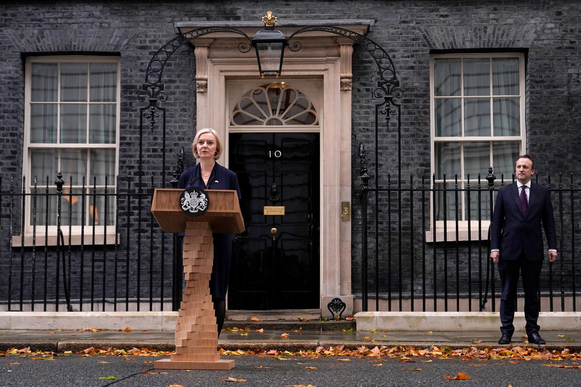 Storbritanniens premiärminister Liz Truss avgår.