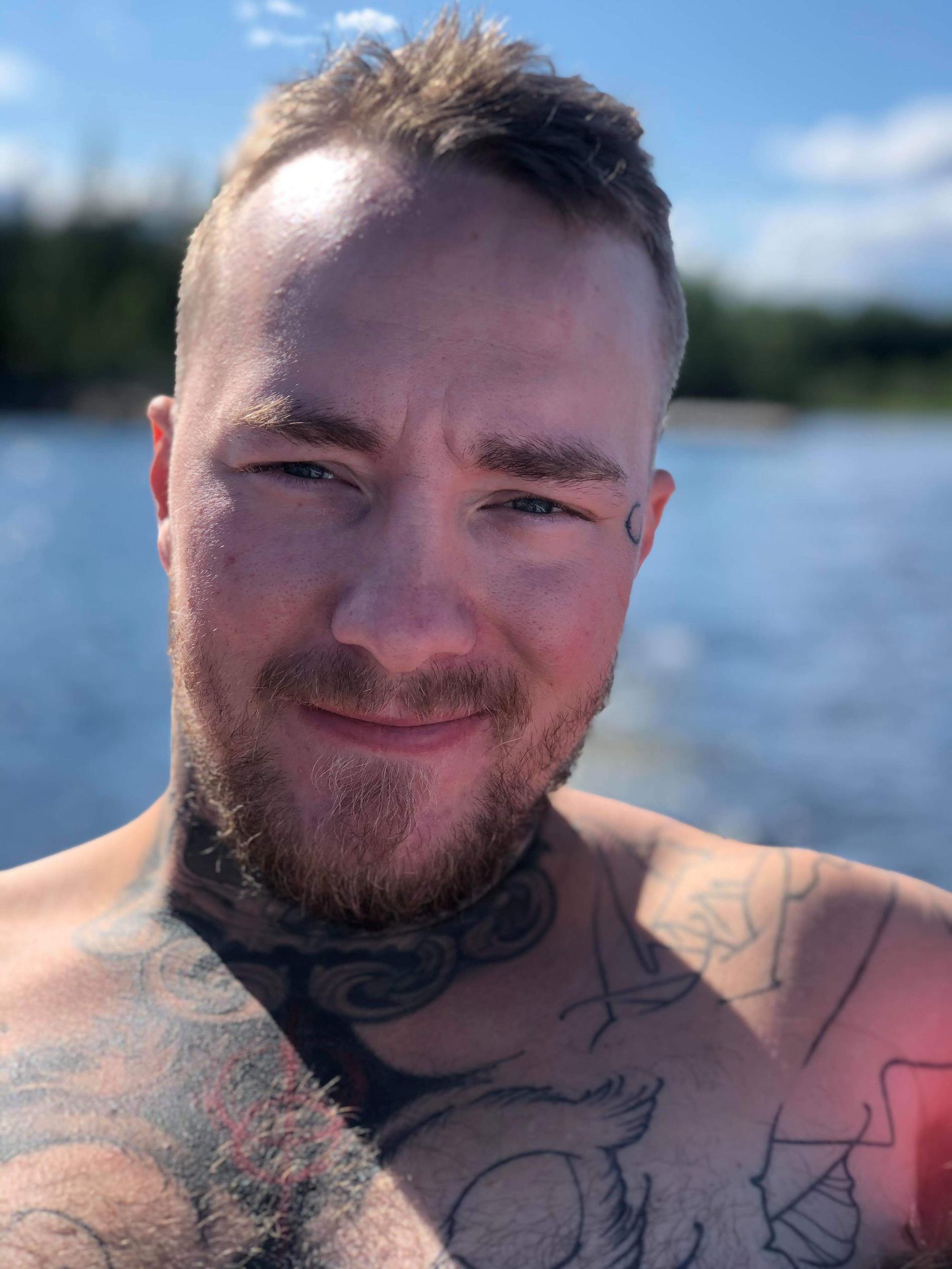 Anton Bergström, 26, har väntat på ersättning från a-kassan sedan april. 