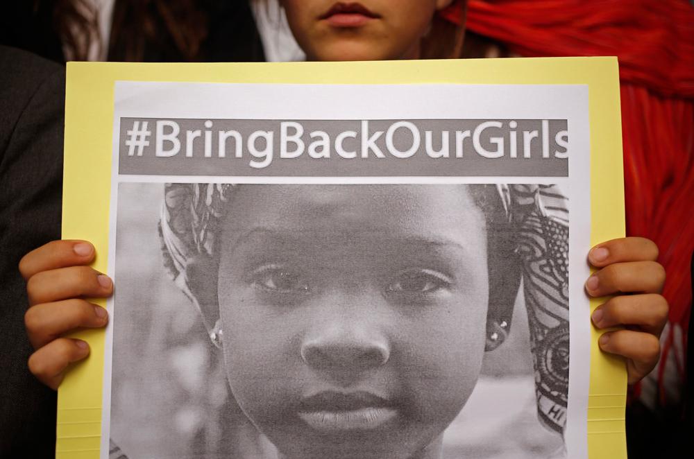I ett år har de 200 skolflickorna som kidnappades av terrorsekten Boko Haram varit försvunna, en del har släppts under året med fortfarande saknas flera.